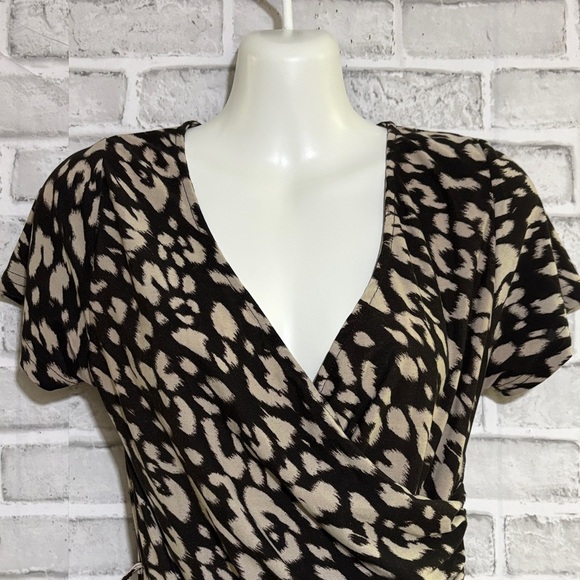 Urban Behavior brown and Cream Patterned Midi Dress v-neck, large - Picture 4 of 10